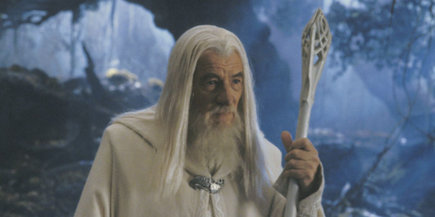 Ian McKellen como Gandalf, o Branco em O Senhor dos Anéis: As Duas Torres.