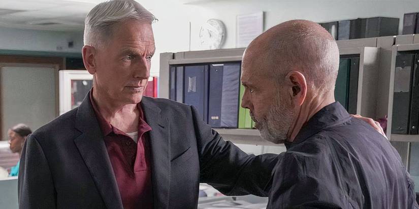 Tobias Fornell (Joe Spano) speaks to Leroy Gibbs (Mark Harmon) in NCIS.