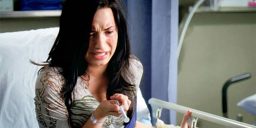 Hayley trying to stab herself in the hospital in grey's anatomy