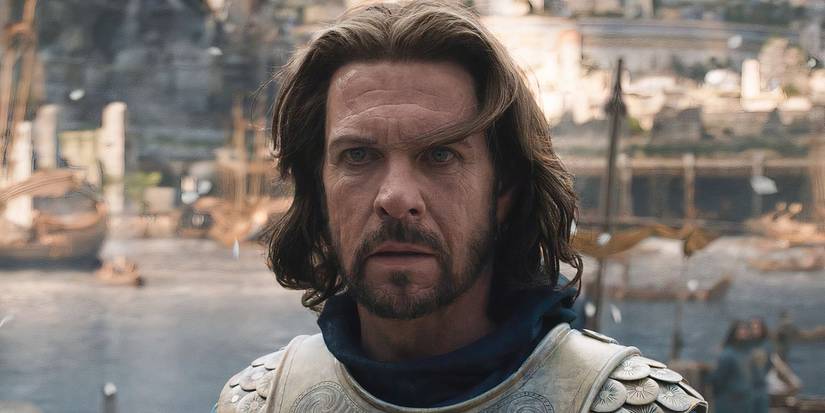 Elendil is worried about his Queen when people plan to revolt against her in The Rings of Power