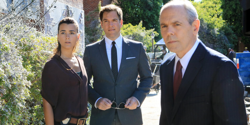 Tony and Ziva standing together in NCIS