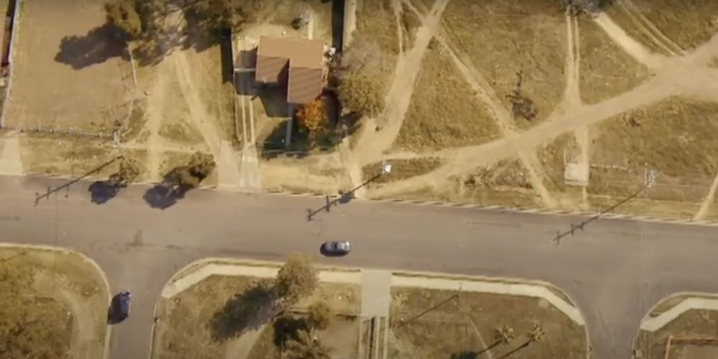 Foto aérea de trilhas de bairro na Mystery Road