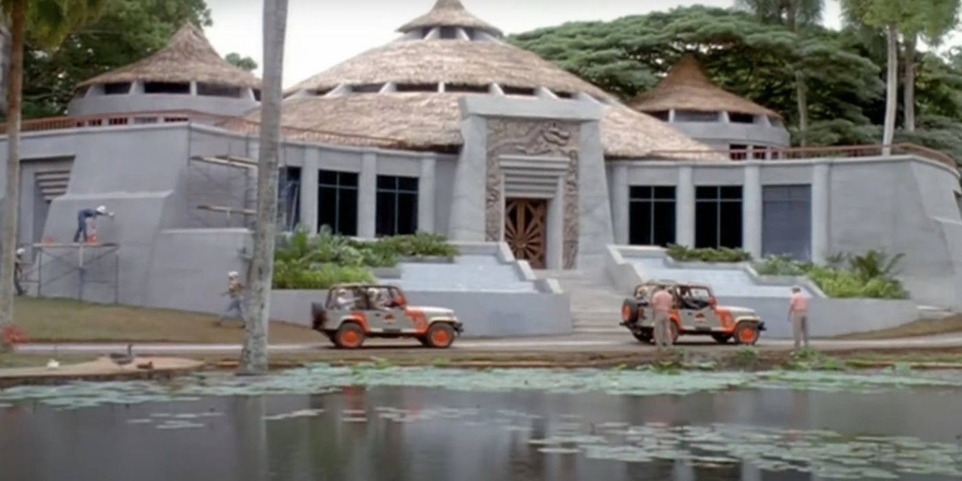 Carros que dirigem até o Centro de Visitantes em Jurassic Park