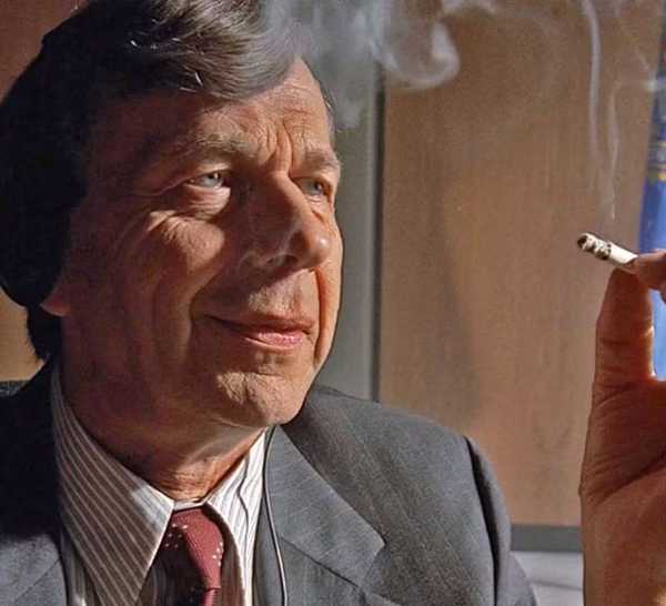 cigarette smoking man box of chocolates Fans Were Too Quick to Complain About This Controversial X-Files Episode (Because Most of Them Completely Missed the Point) cigarette smoking man box of chocolates Fans Were Too Quick to Complain About This Controversial X-Files Episode (Because Most of Them Completely Missed the Point)