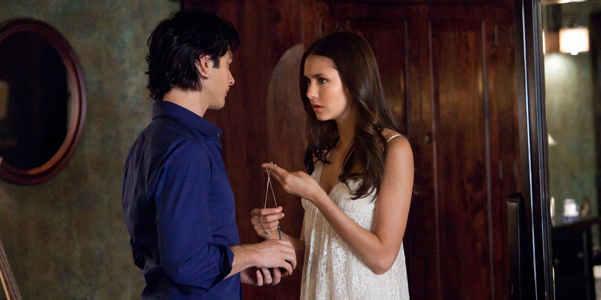 Damon y Elena en su cumpleaños en los diarios de vampiros