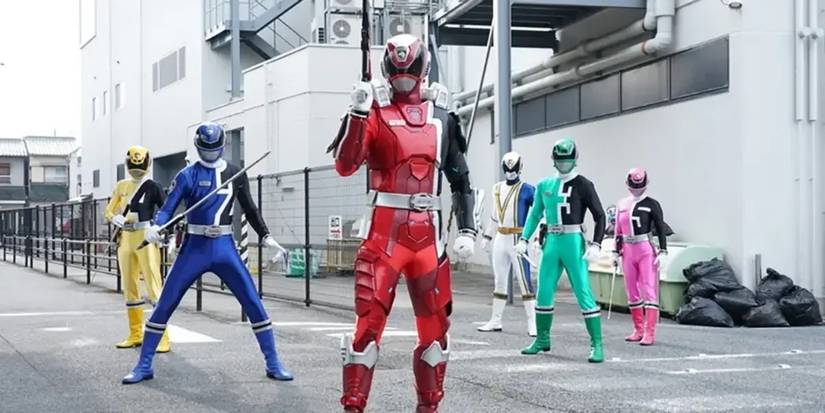 This Forgotten 20-Year-Old Power Rangers Team Is Begging for a Reunion
