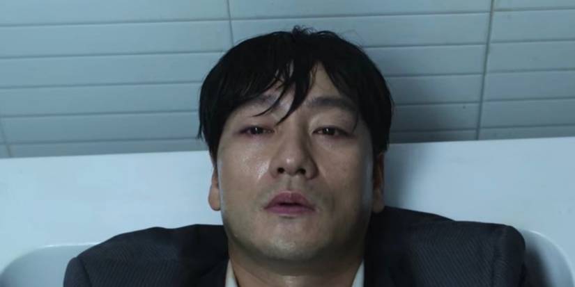 Sang-woo attempting to take his life in a bathtub on Squid Game