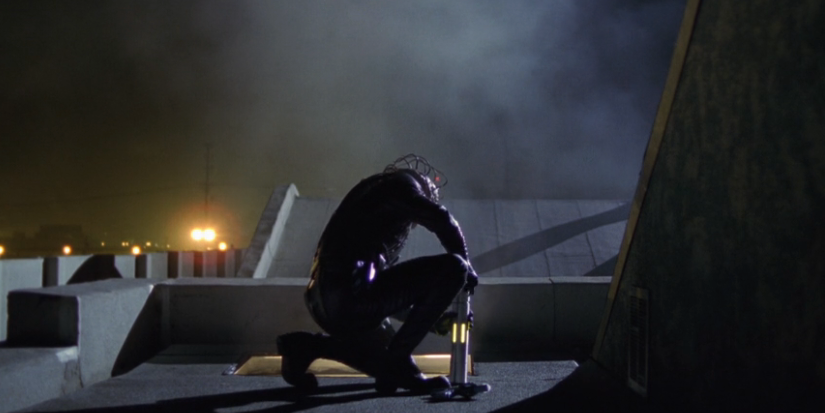 Star Trek Enterprise – A reptilian Xindi plants a bomb on Earth