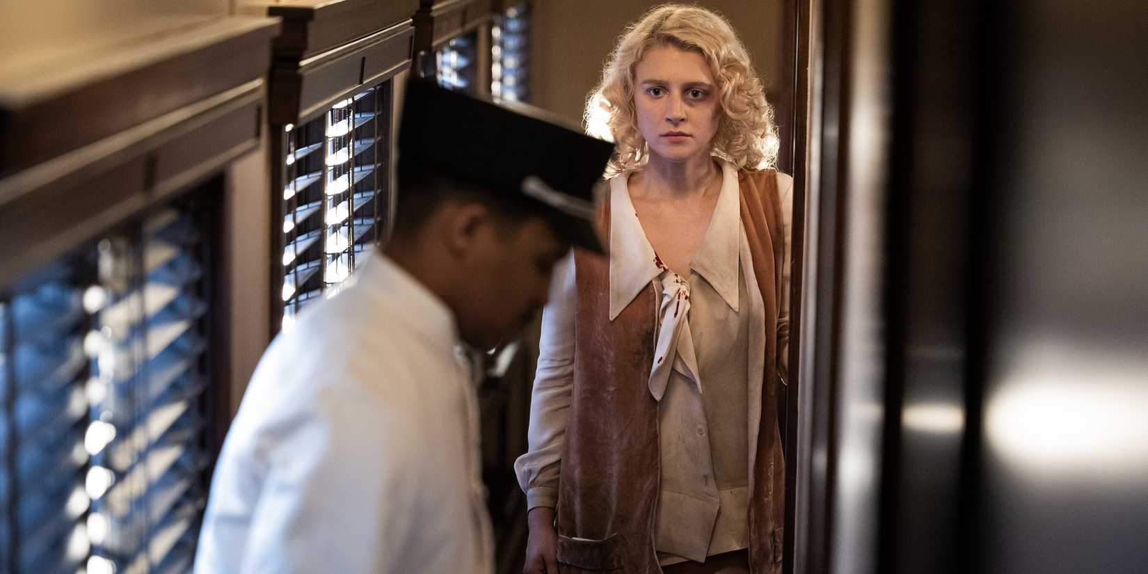 Alexandra Dutton looking at a porter on a train in 1923.