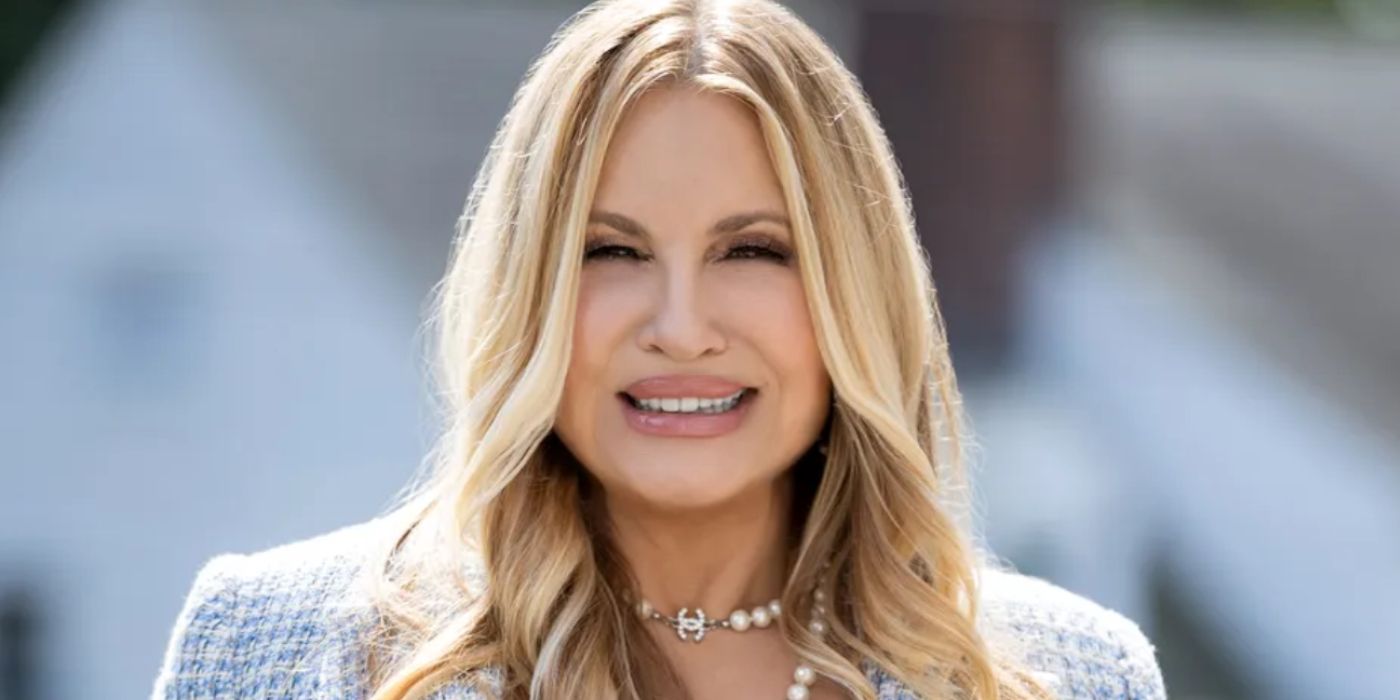 Jennifer Coolidge in The Watcher.