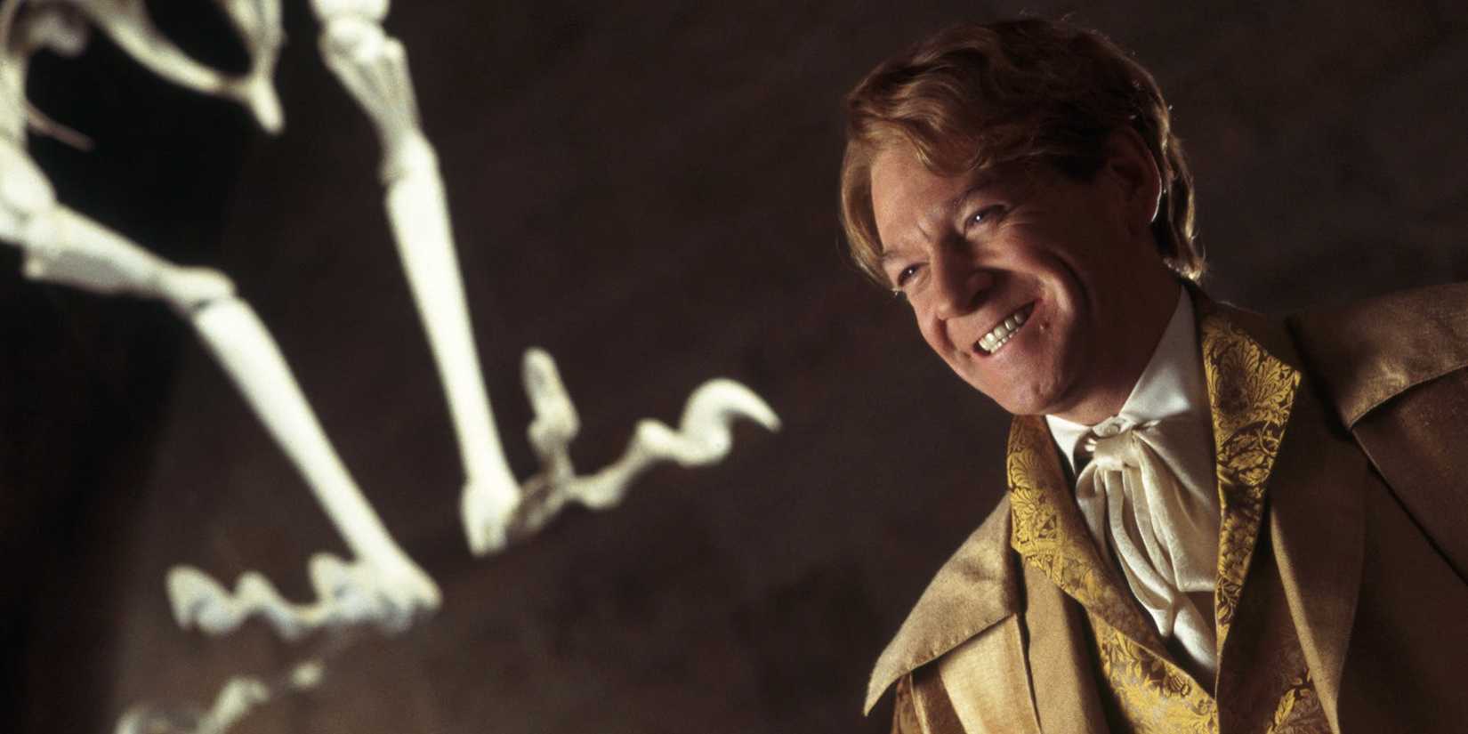 Gilderoy Lockhart smiles at someone offscreen in Chamber of Secrets