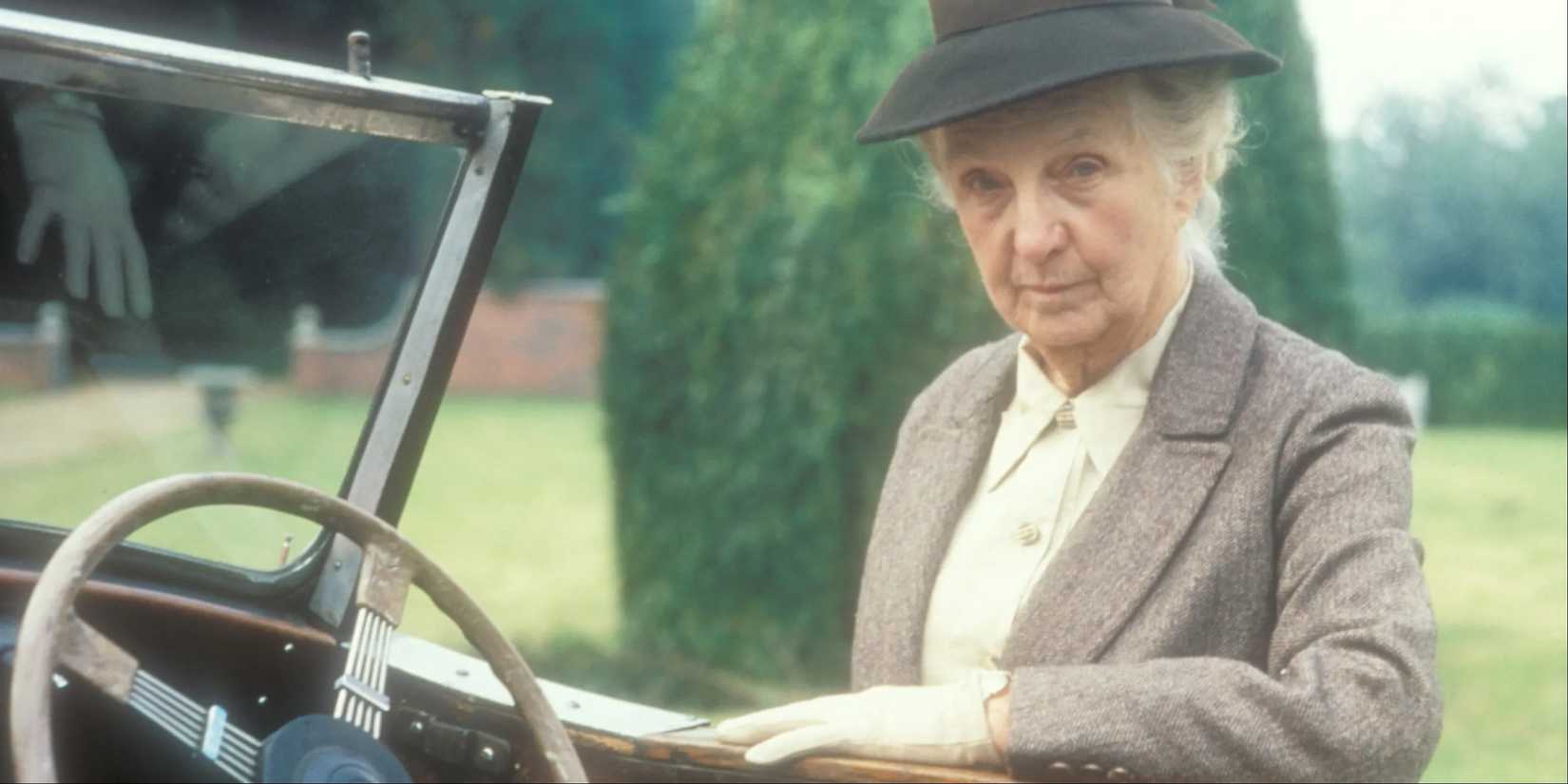 Joan Hickson like Miss Marple