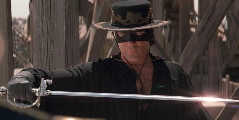 Antonio Banderas as Alejandro Murrieta/Zorro wielding a sword from The Mask of Zorro (1998)