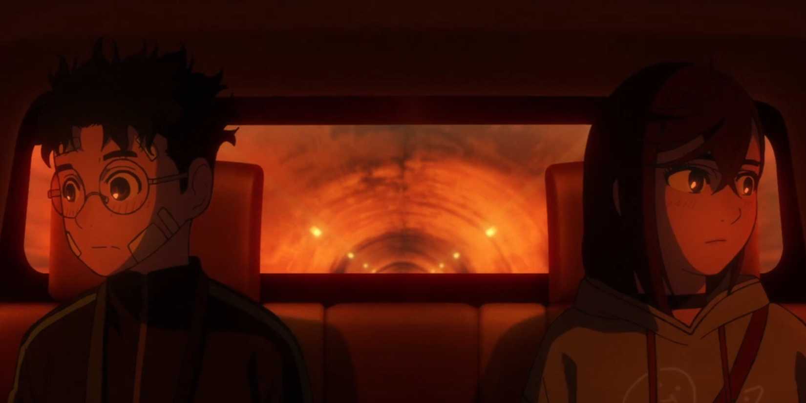 Okarun e Momo sentam-se desconfortavelmente no carro no Episódio 5 de Dandadan Season 2
