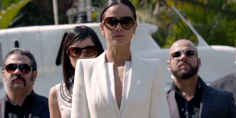 Teresa walks with Pote, Kelly Anne, and her body guard walk behind her. All are wearing sunglasses.