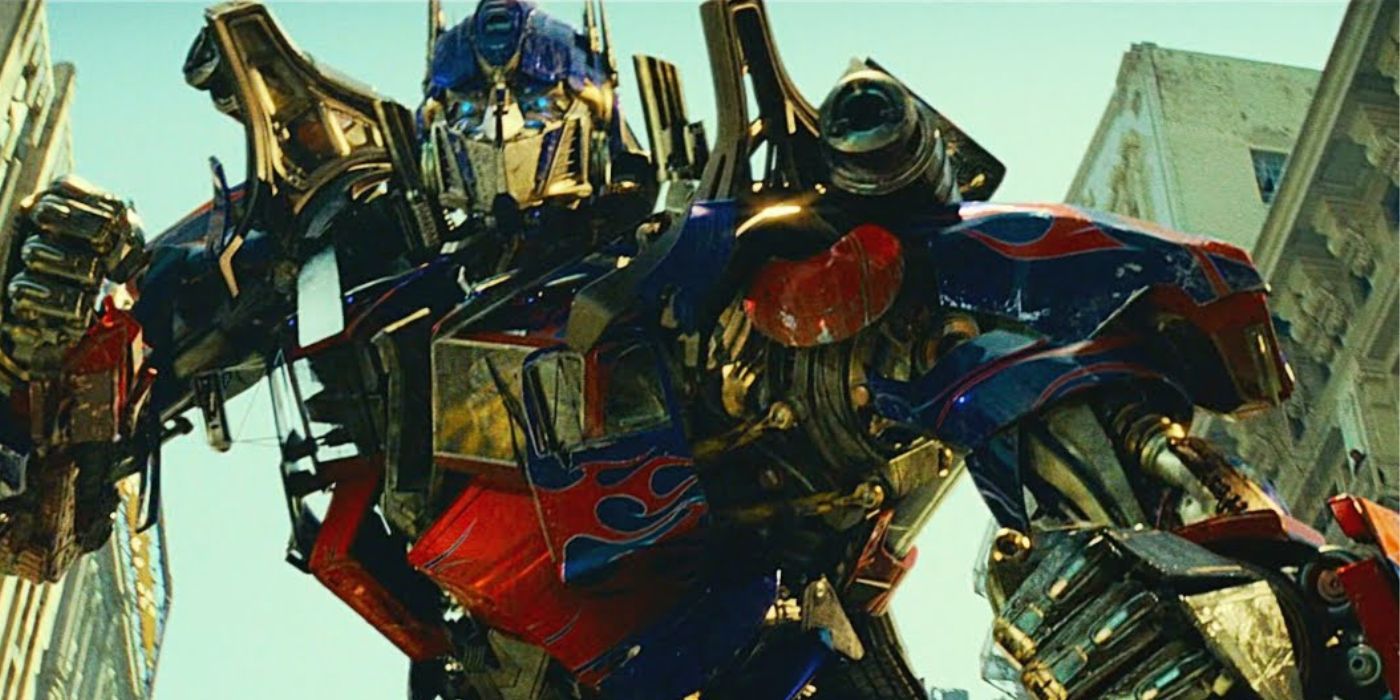 Optimus Prime in the middle of a fight in Michael Bay's Transformers (2007) movie