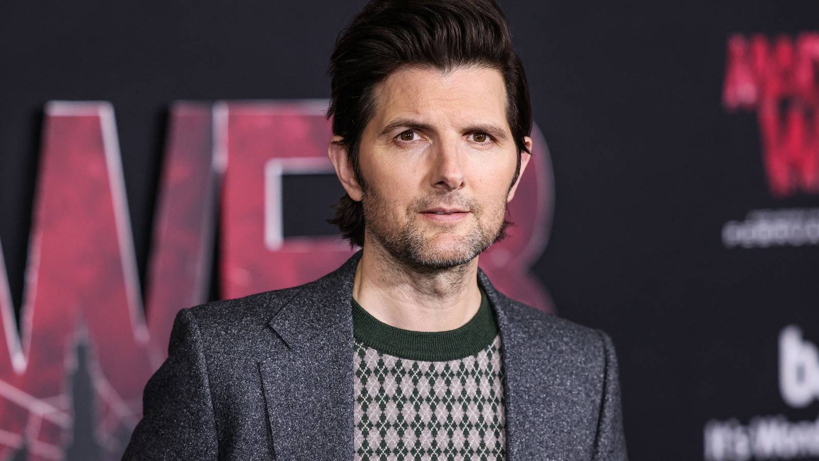 Adam Scott lobt „Indiana Jones – Jäger des verlorenen Schatzes“ als „in ...