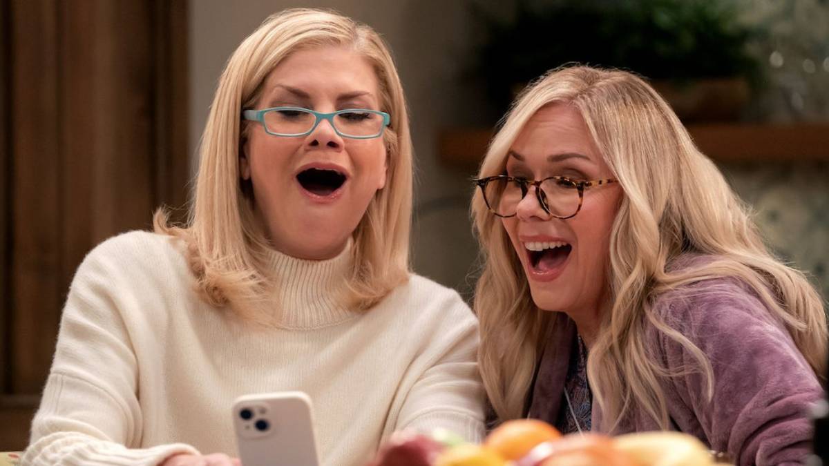 Chuck Lorre's Netflix Sitcom 'Leanne' Returns for Season 2 in Less Than 2 Weeks
