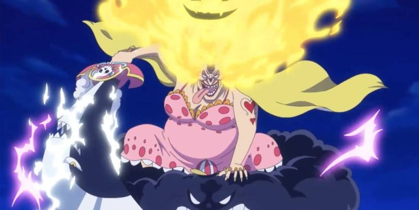 Big Mom est en proie à une ferveur affamée alors qu'elle chevauche Zeus, qui est un nuage d'orage, utilise Prométhée comme cheveux enflammés et brandit Napoléon, qui étincelle, pendant l'arc Whole Cake Island de One Piece.