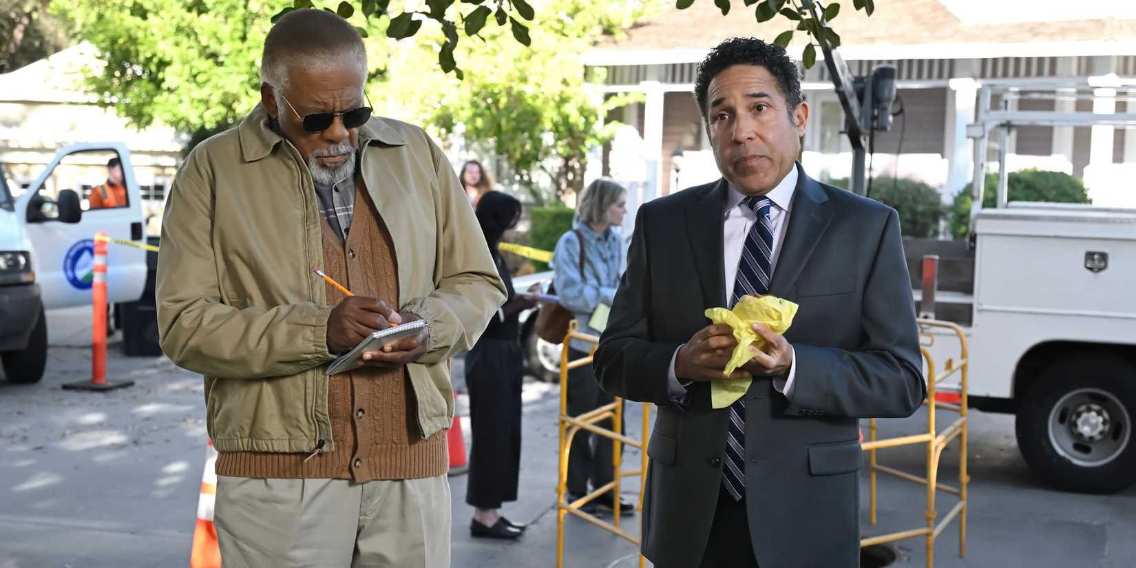 Duane Shepard Sr. as Barry and Oscar Nunez like Oscar Martinez on the newspaper