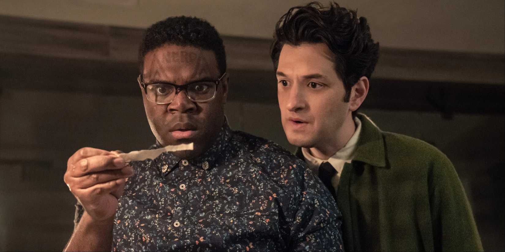 Aniq and Yasper watch a piece of paper in season 1 after part 1