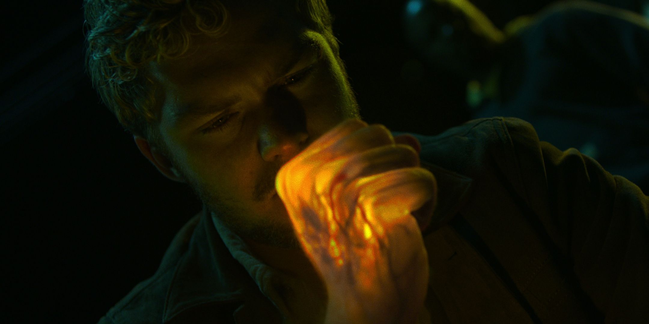 Finn Jones using his Iron Fist on The Defenders