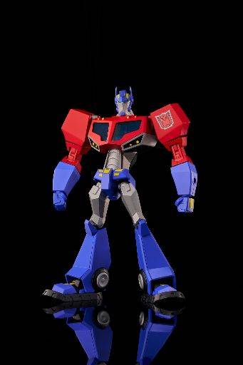 Model Furai Transformers dari Flame Toys: Kit model Optimus Prime yang dianimasikan dalam pose.