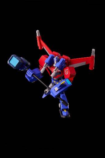 Model Transformers Furai dari Flame Toys: Kit model Optimus Prime Wingblade Animasi dengan palu Ultra Magnus.