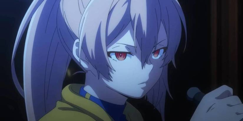 Menou holds her knife in The Executioner and Her Way of Life