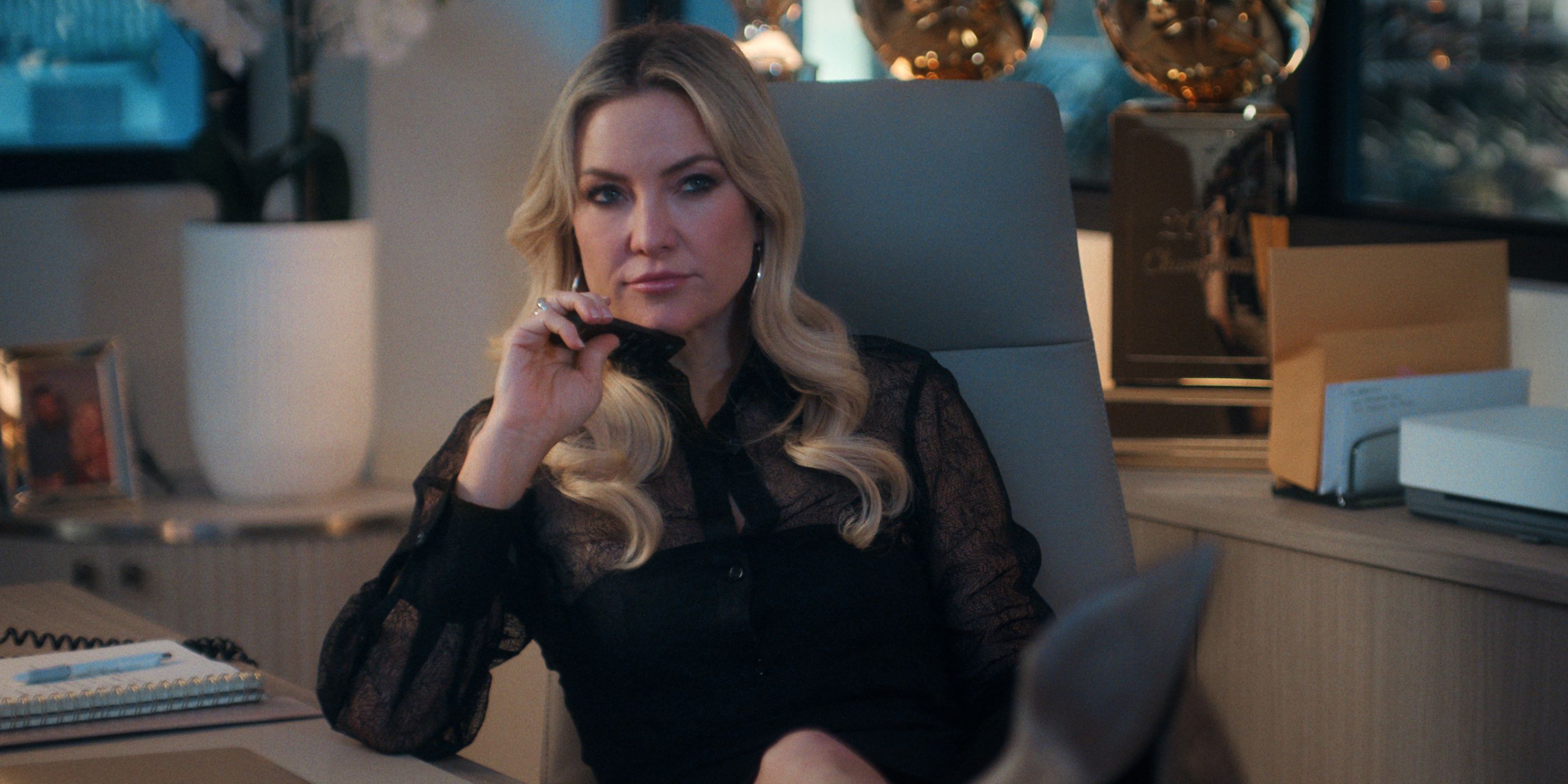 running-point-kate-hudson-desk