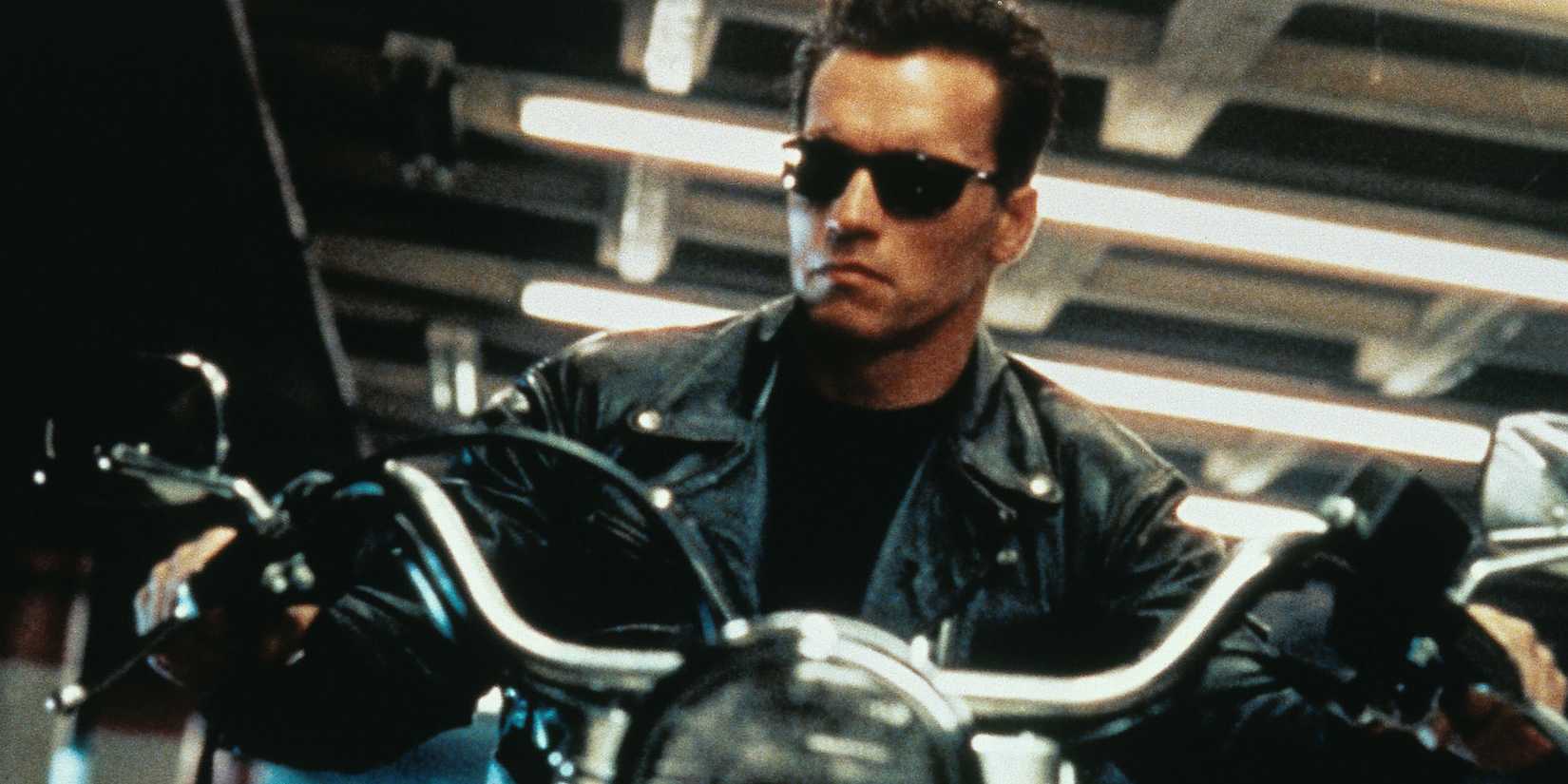 Arnold Schwarzenegger rides a motorcycle in Terminator 2 Judgment Day
