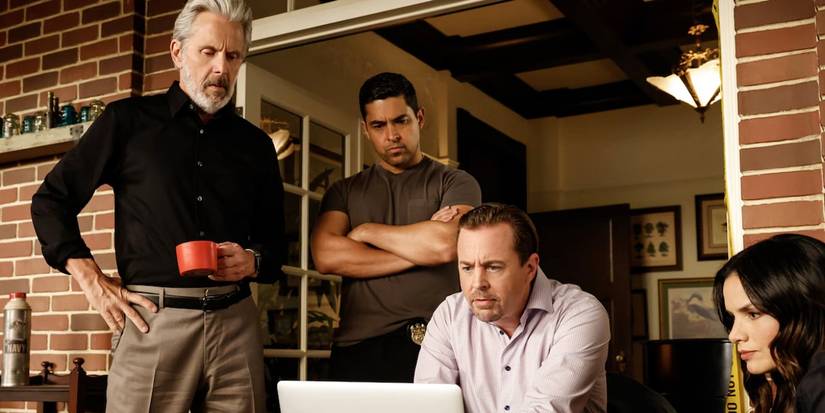The group investigates something on a laptop in NCIS Season 23 Ep 1 