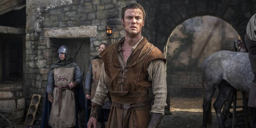 Robert of Locksley standing in a courtyard with soldiers behind him in Robin Hood