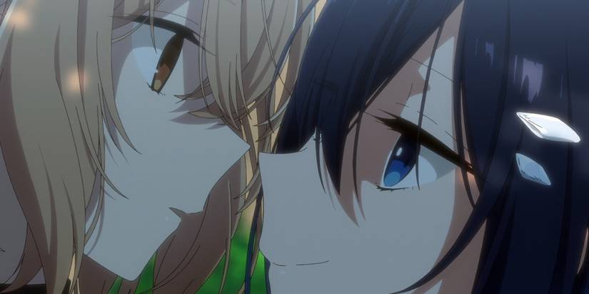 Shirou nhìn Hinako trong tập phim "Con quái vật này muốn ăn thịt tôi".