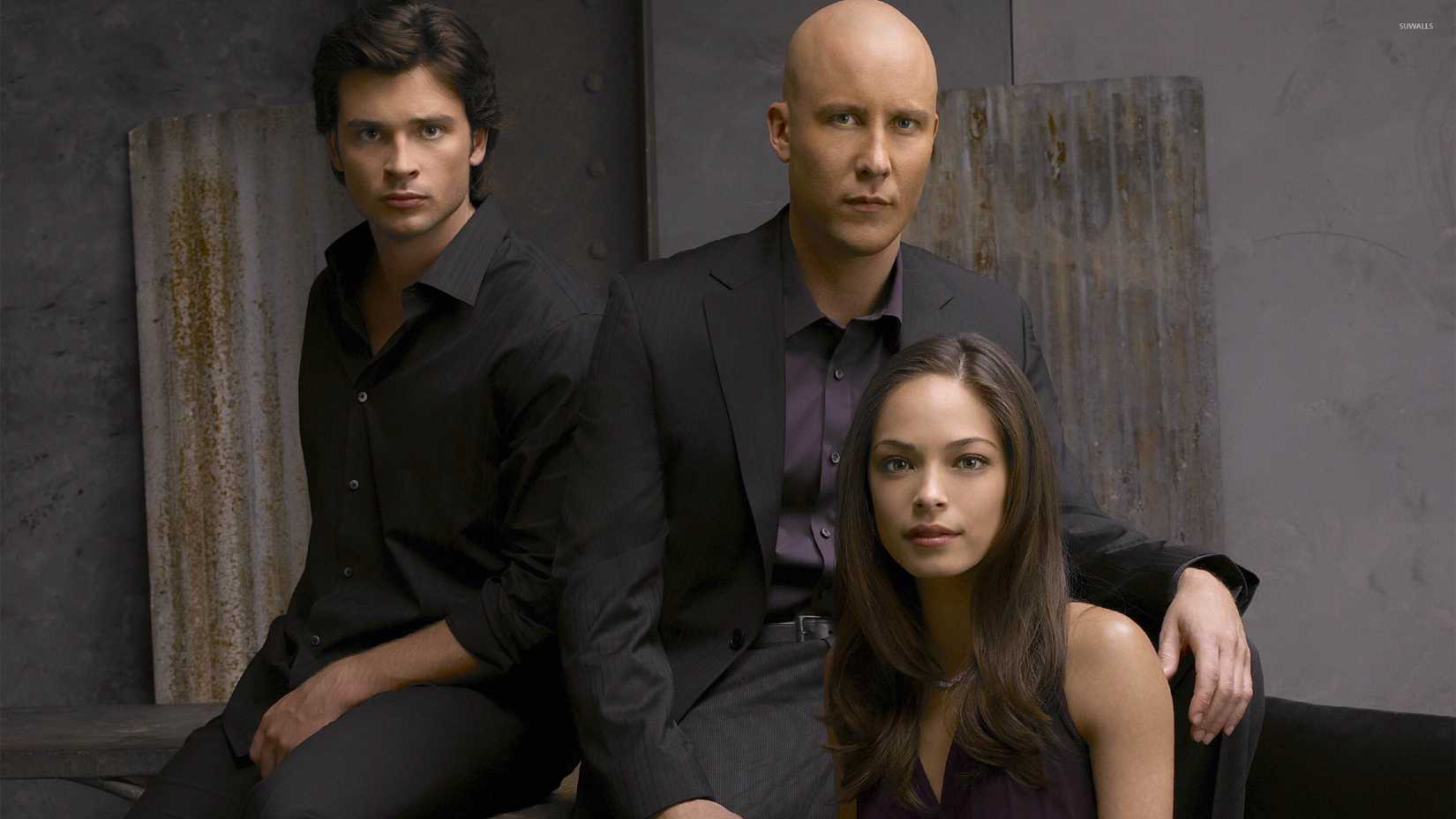 Smallville main cast Tom Welling, Michael Rosenbaum, and Kristen Kreuk pose for a promotional image