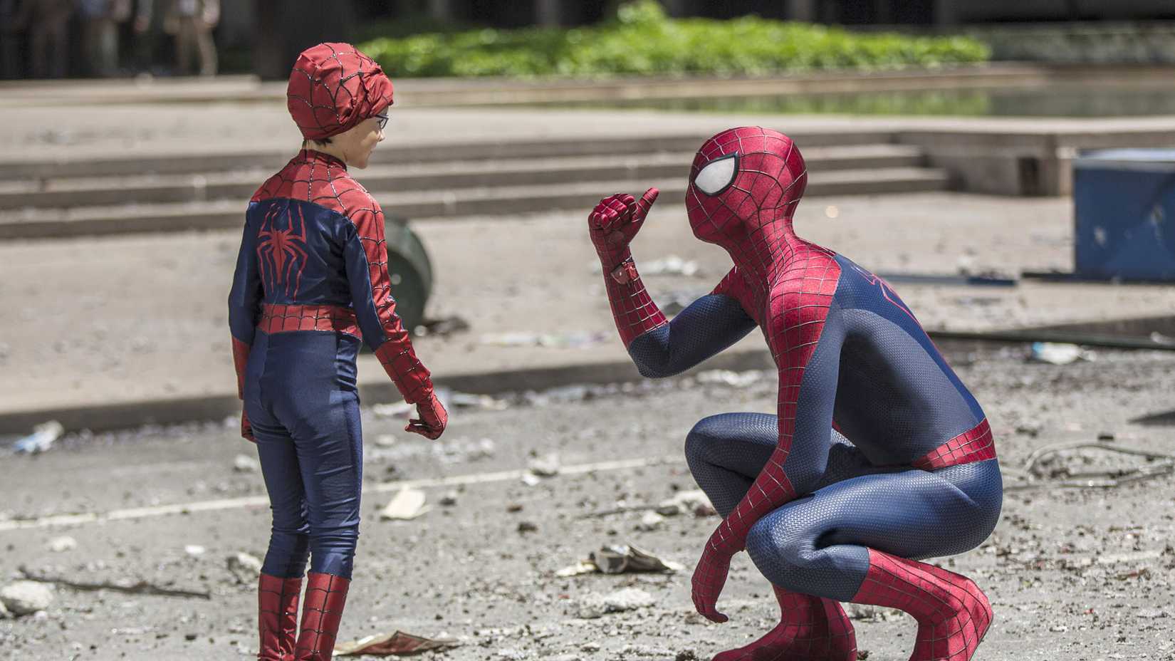 Spider-Man talks to a kid in costume from The Amazing Spider-Man 2