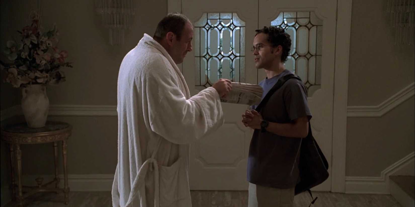 Tony Soprano golpea al novio de Meadow, Noah Tannenbaum, con un periódico en Los Soprano "Proshai Livushka"