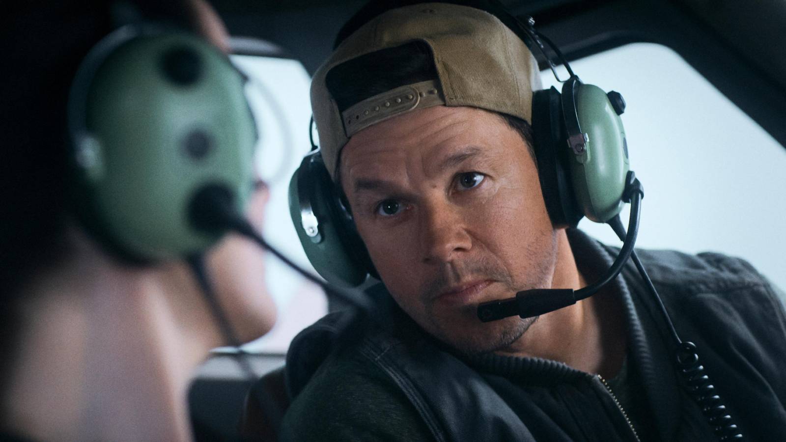 Mark Wahlberg's Flight Risk Dethrones The Conjuring: Last Rites