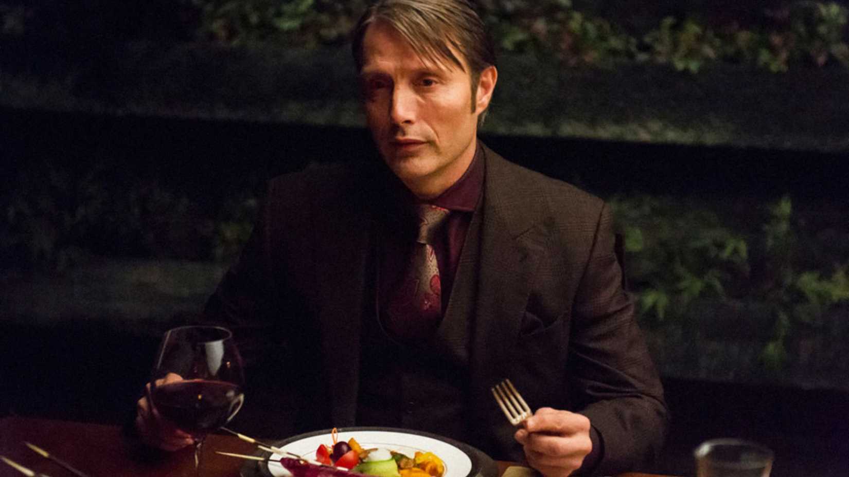 Hannibal-Mads-Mikkelsen-eating
