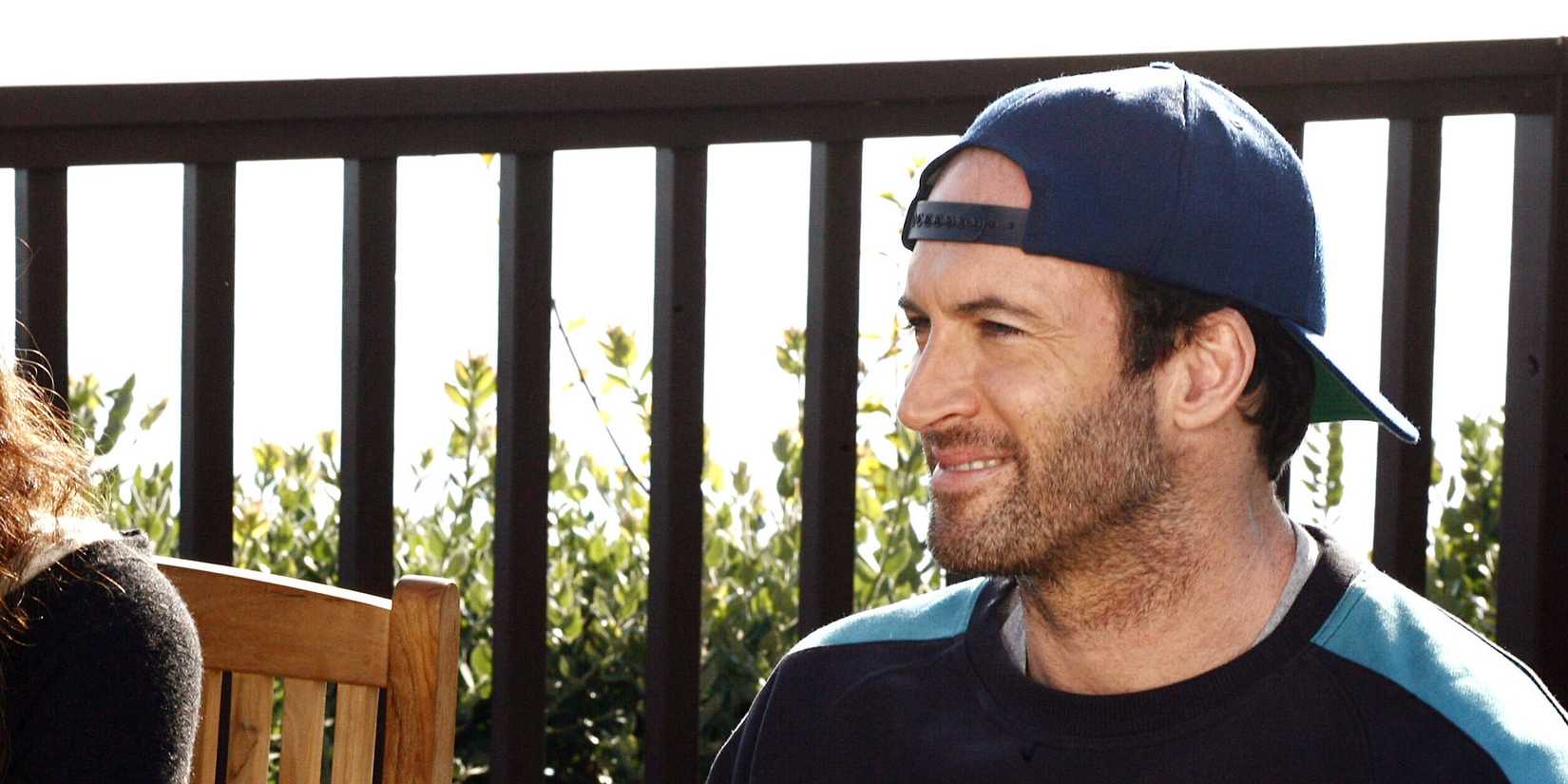 25 Years Later, Gilmore Girls Fans Realize This Wild Luke & Lorelai
