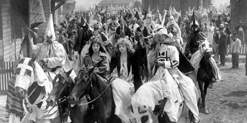 A crowd marches through the streets in The Birth of a Nation (1915)