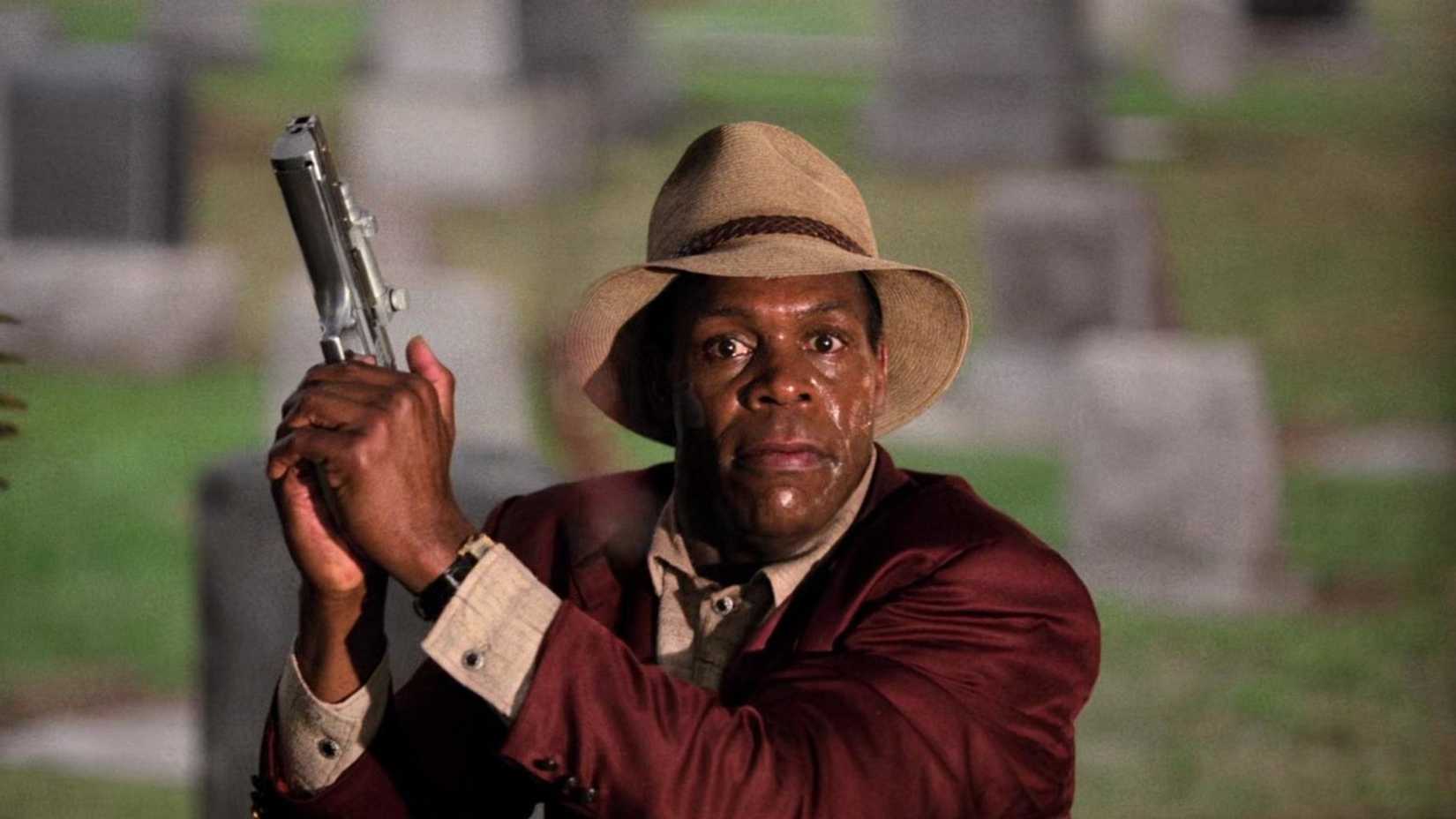 Danny Glover brandishes a pistol in Predator 2