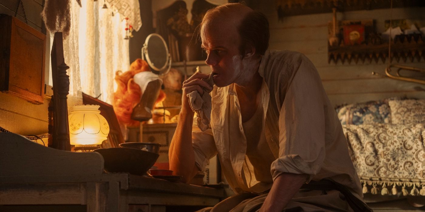 Bob Gray removes his Pennywise makeup in Welcome to Derry Ep. 7