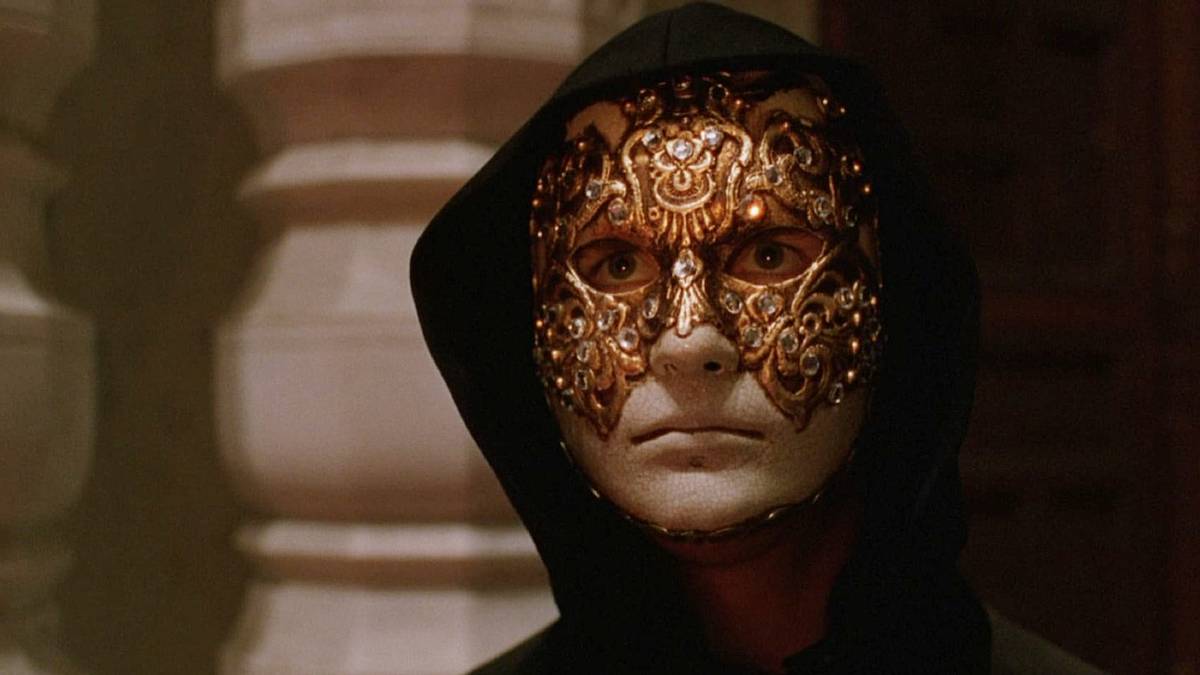 Tom Cloak Eyes Wide Shut: Stanley Kubrick's Chilling Christmas Masterpiece