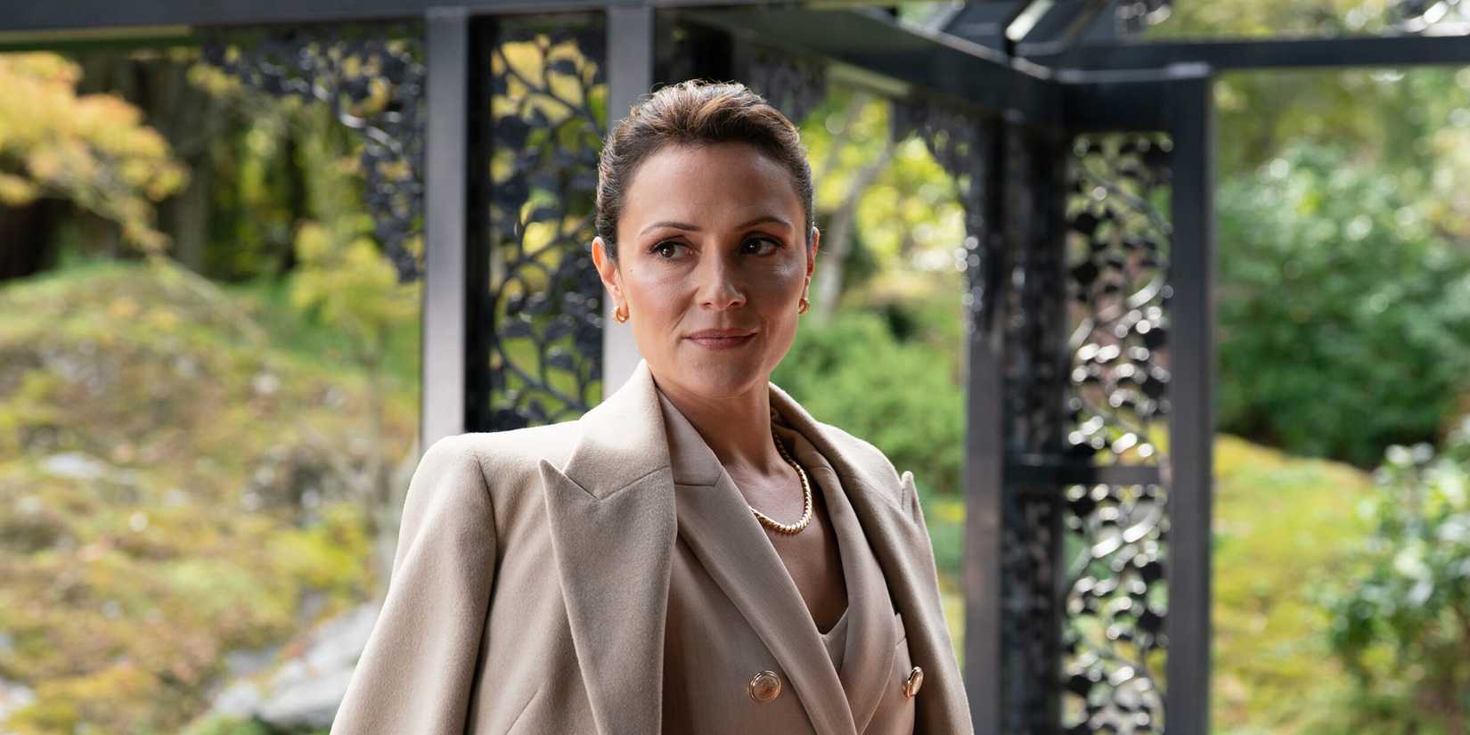 Italia Ricci as MC in Tracker Season 3 Episode 7 Eat the Rich-1