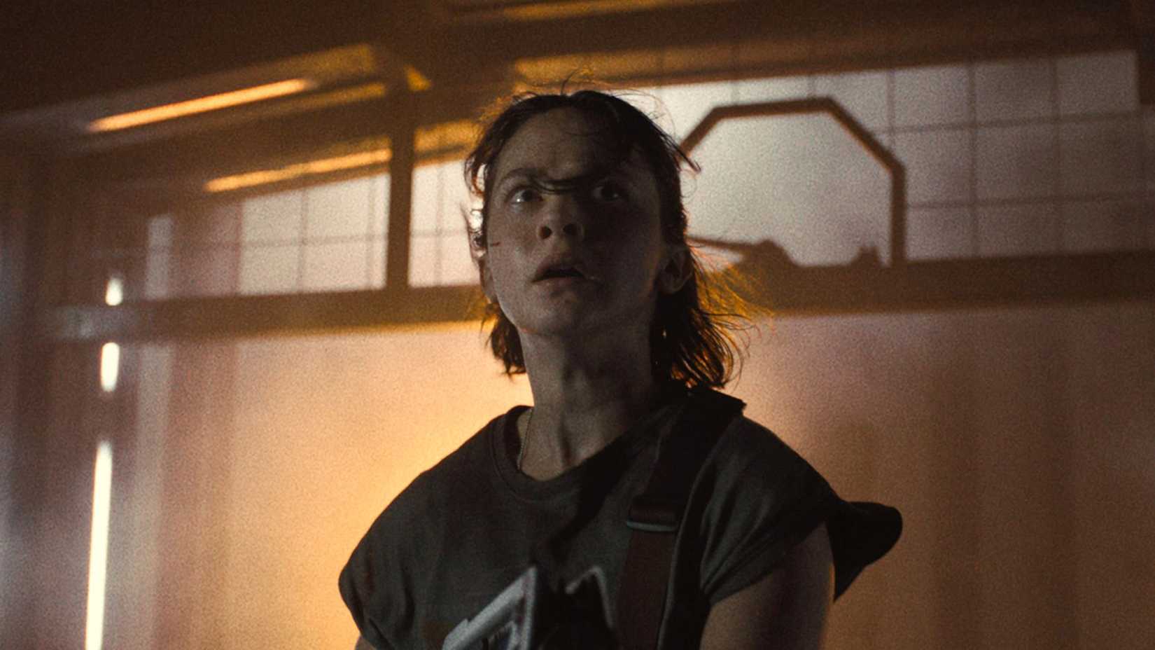 Cailee Spaeny surrounded by smoke in Alien Romulus