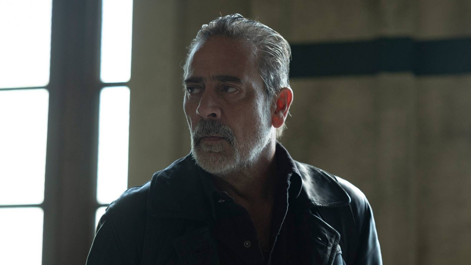 Jeffrey Dean Morgan stahl allen die Show in dieser teuren dystopischen ...