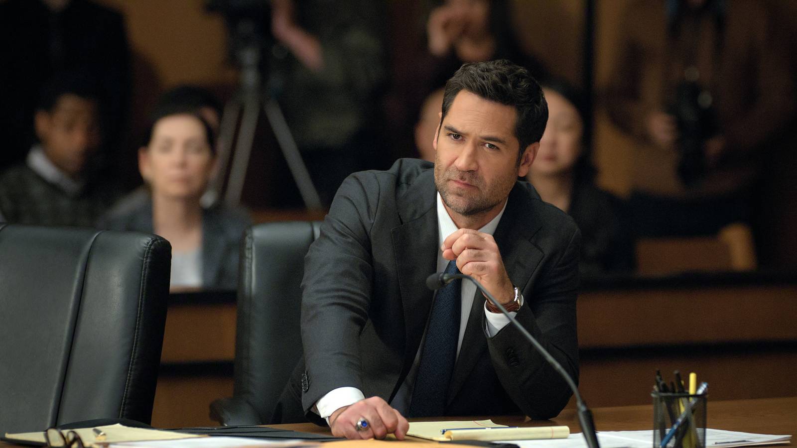 6 Addictive Courtroom Dramas to Watch If You Love The Lincoln Lawyer