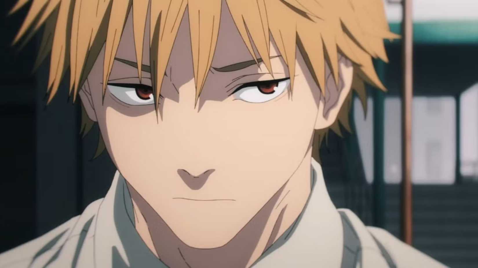 Denji avec une expression sérieuse dans l'anime Chainsaw Man de la saison 1
