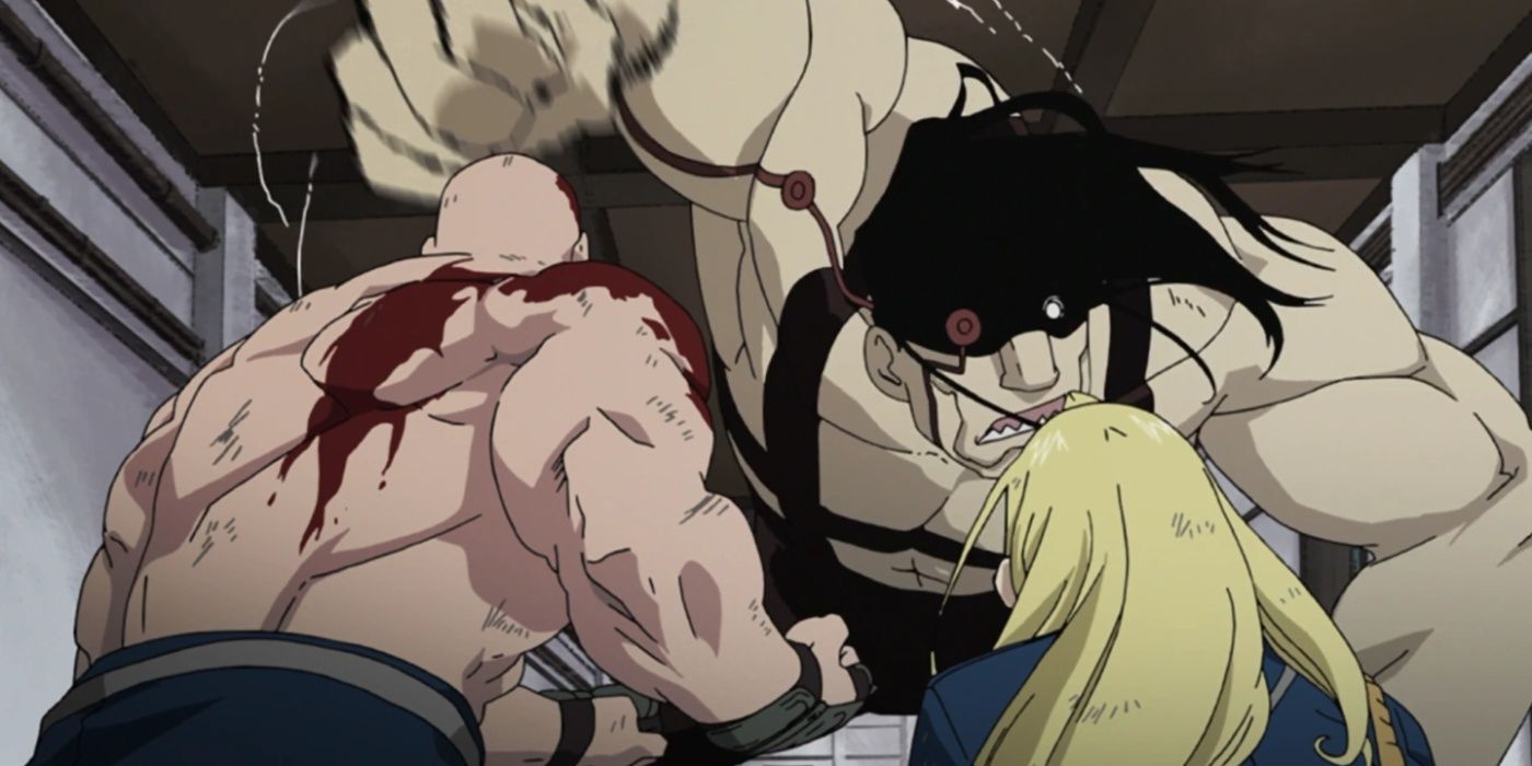 Sloth lance un coup de poing à Olivier Mira et Alex Armstrong dans Fullmetal Alchemist: Brotherhood